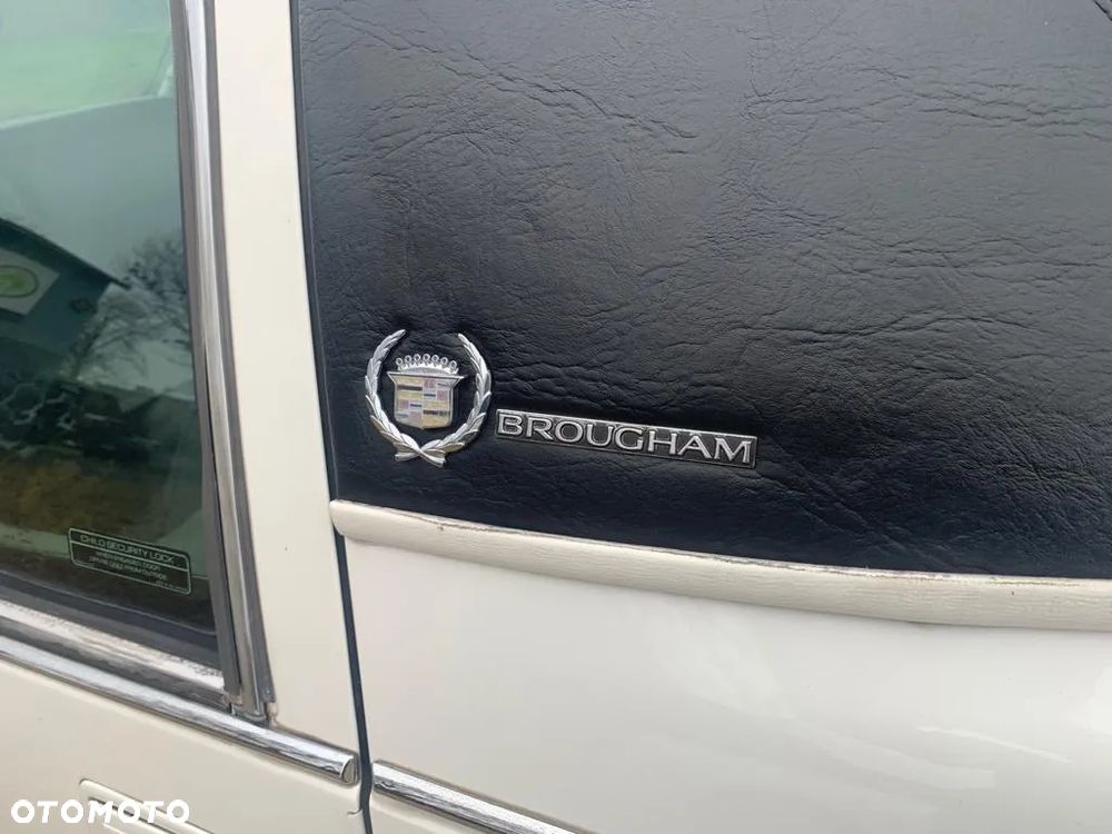 Cadillac Fleetwood 5.7 STD - 25