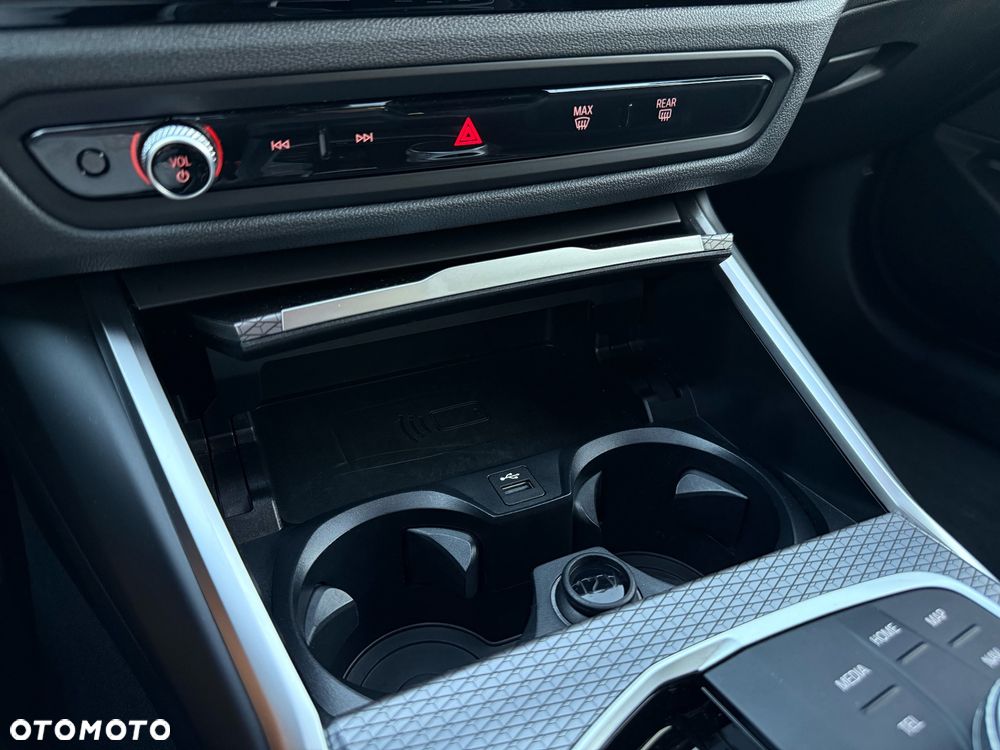 BMW Seria 3 318i Touring M Sport - 26