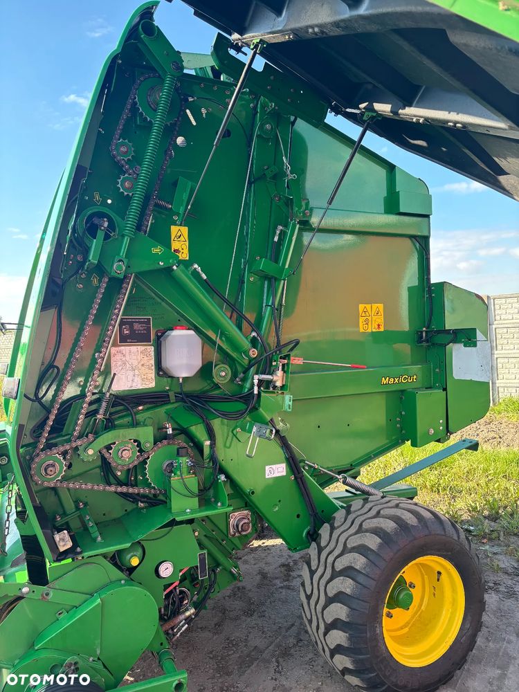 John Deere 2012 JOHN DEERE 864P - 8