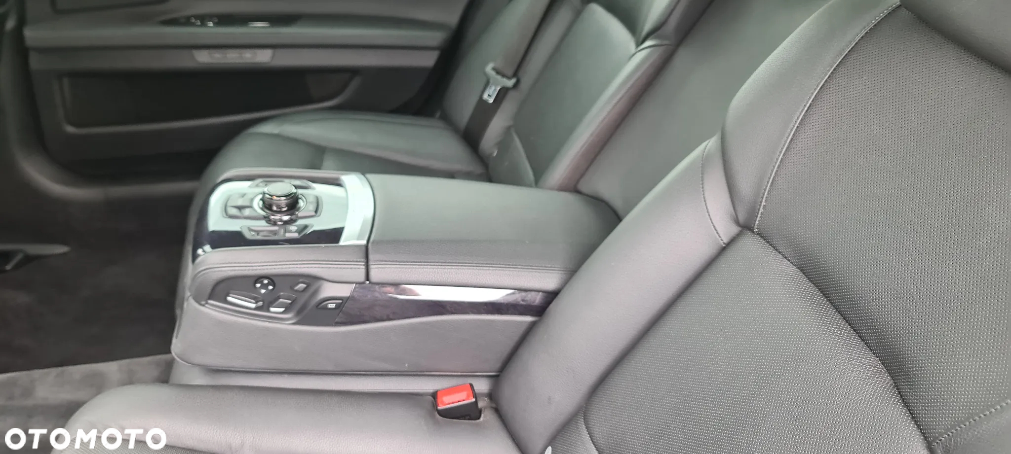 BMW Seria 7 750i L - 22