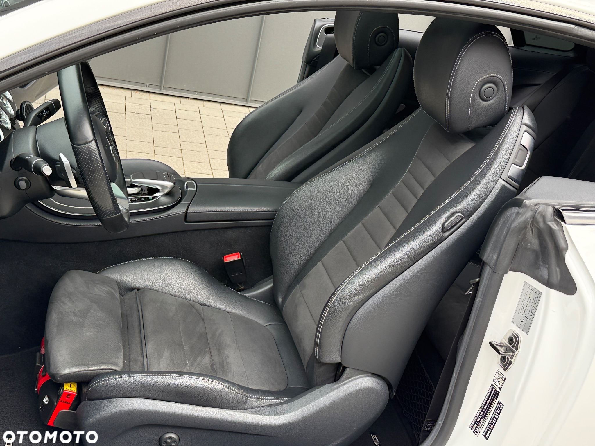 Mercedes-Benz Klasa E 220 d Coupe 4-Matic 9G-TRONIC - 28