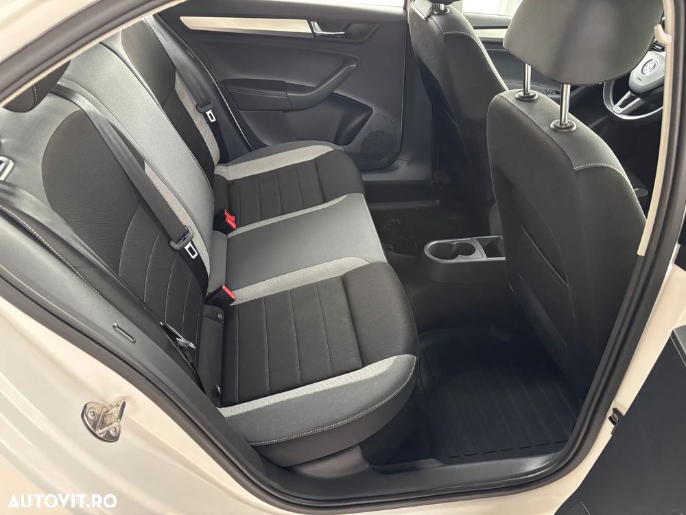 Skoda RAPID 1.0 TSI Ambition - 33