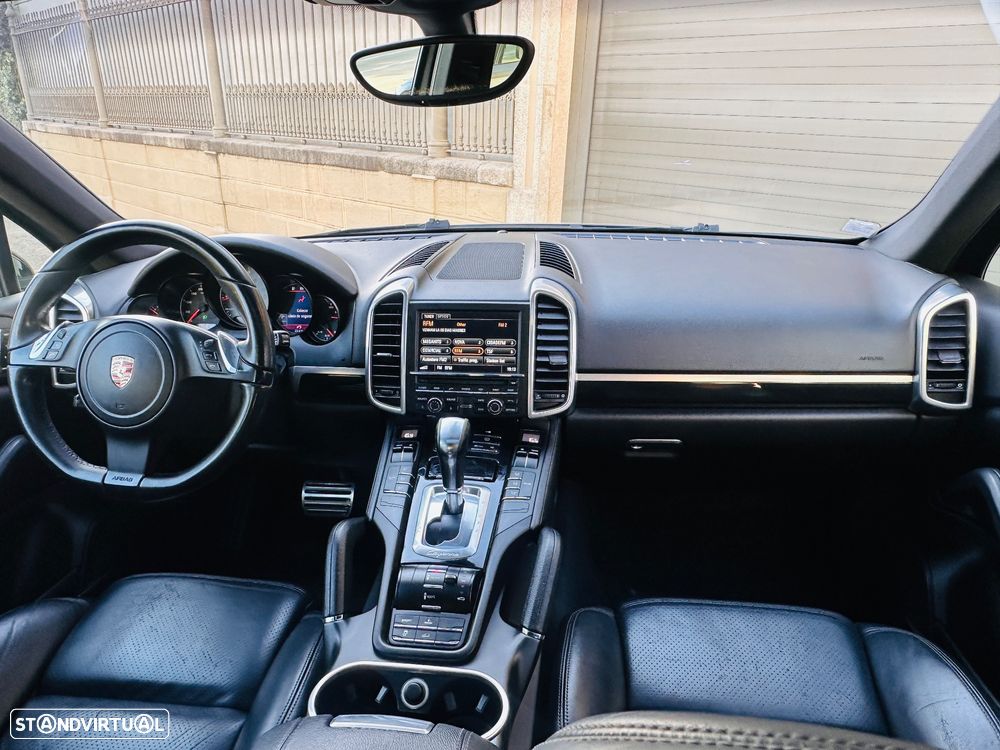 Porsche Cayenne S - 8