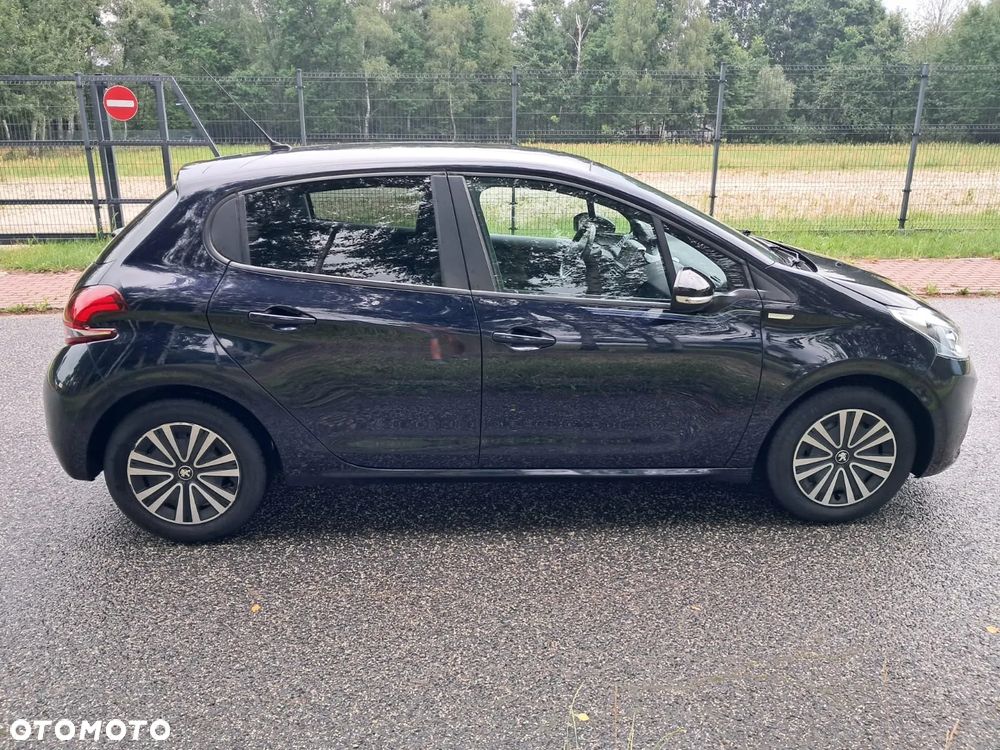 Peugeot 208 - 4