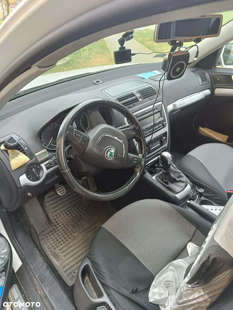 Skoda Octavia 2.0 TDI DPF Scout 4x4 - 6