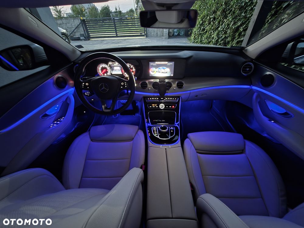 Mercedes-Benz Klasa E 220 d 9G-TRONIC - 25
