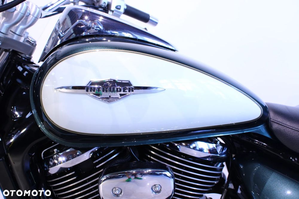 Suzuki Intruder - 11