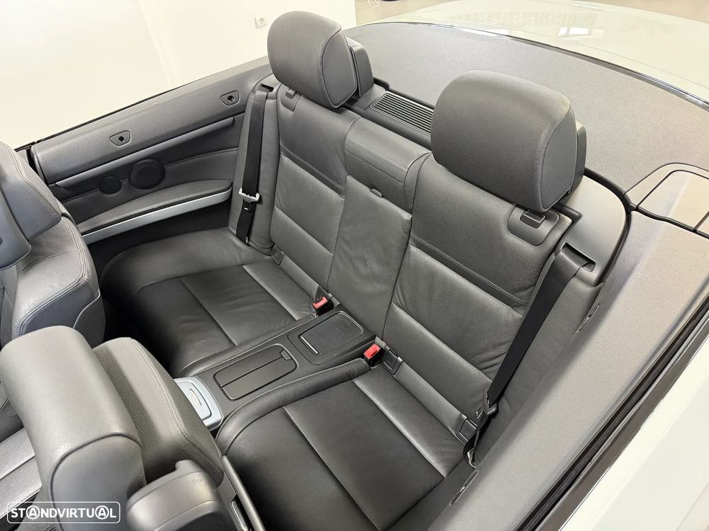 BMW 325 i M Sport Edition - 32