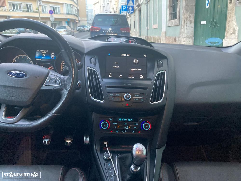 Ford Focus 2.0 EcoBoost ST - 21