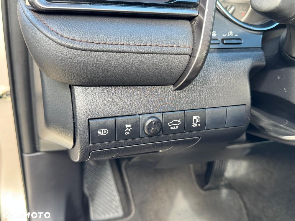 Toyota Camry 2.5 Hybrid Comfort CVT - 4