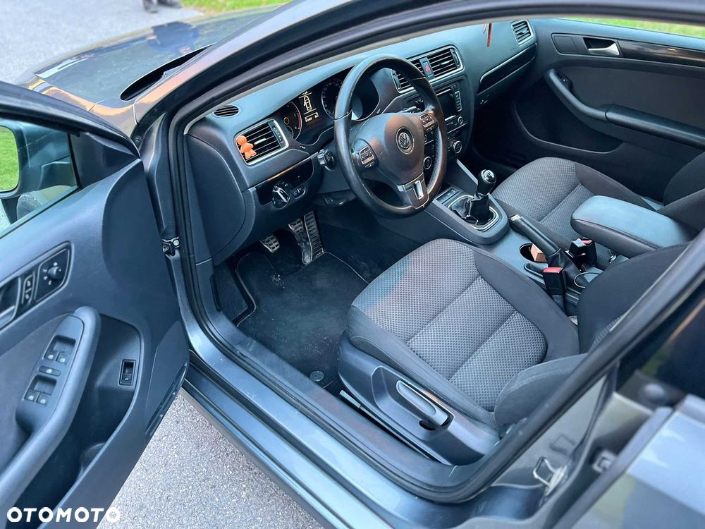 Volkswagen Jetta - 7