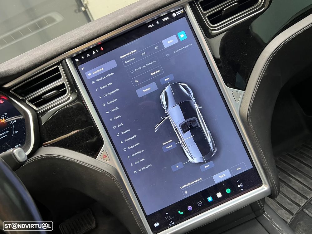 Tesla Model S - 19