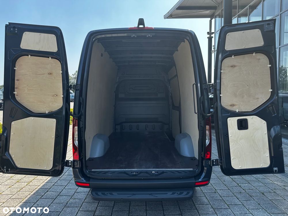 Mercedes-Benz Sprinter - 33
