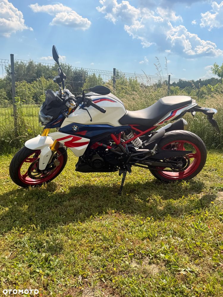 BMW G - 8