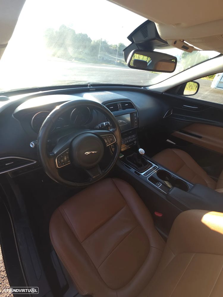 Jaguar XE E-Performance Prestige - 8