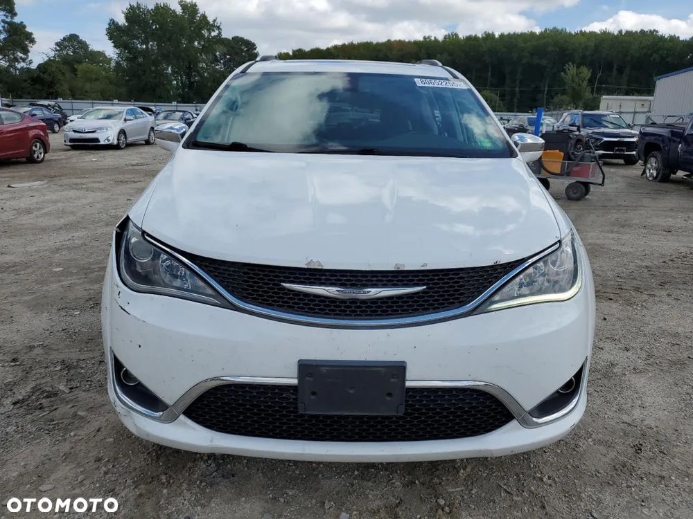 Chrysler Pacifica - 3