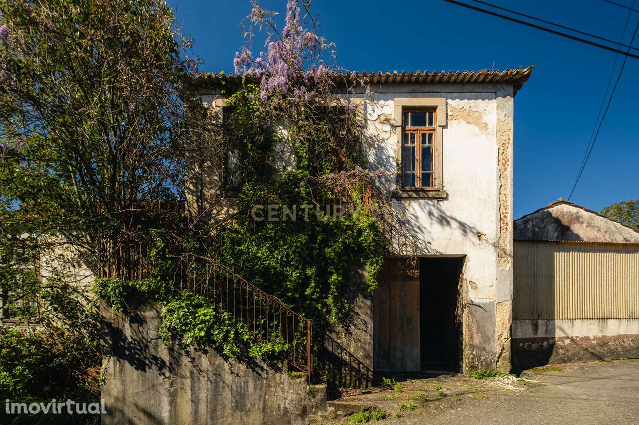 Moradia Pré-1951 em Oliveira de Azeméis: O Seu Próximo Investimento ou - Grande imagem: 3/12