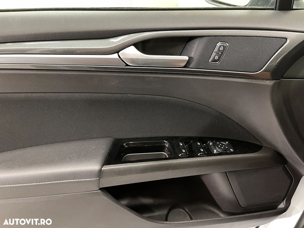 Ford Mondeo 2.0 HEV Titanium - 26