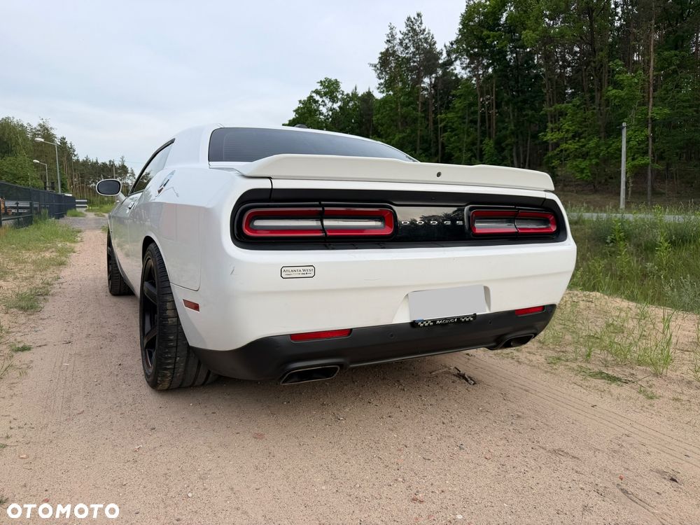 Dodge Challenger - 16