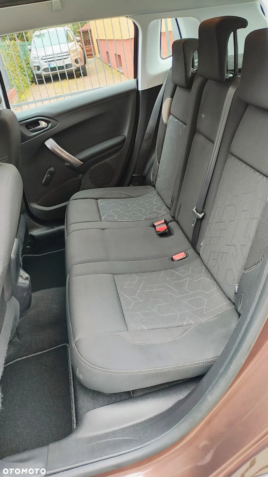 Peugeot 2008 1.6 e-HDi Style S&S - 9