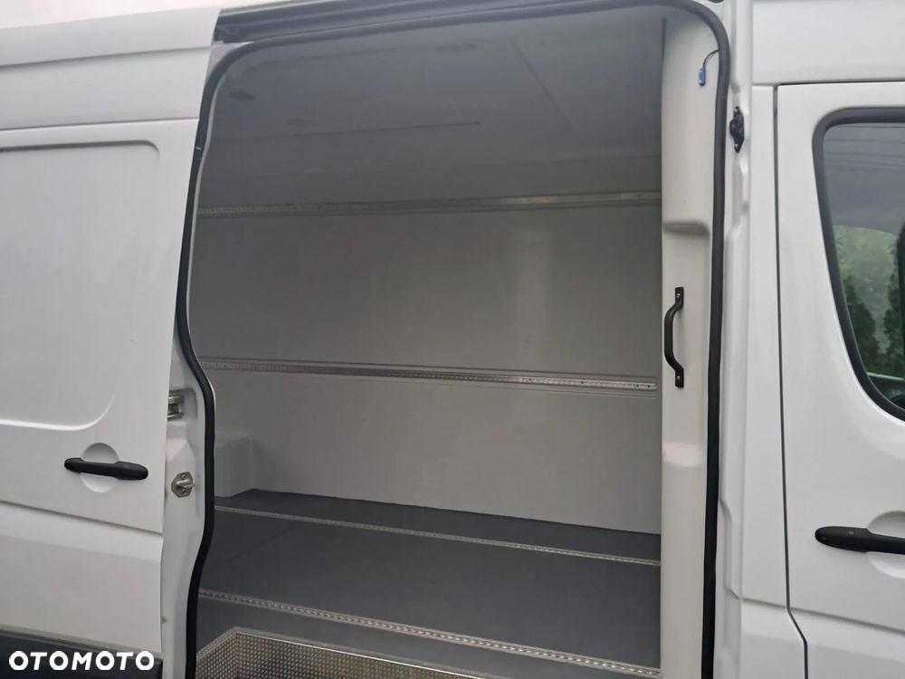 Mercedes-Benz Sprinter - 2
