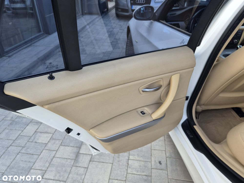 BMW Seria 3 320i - 18