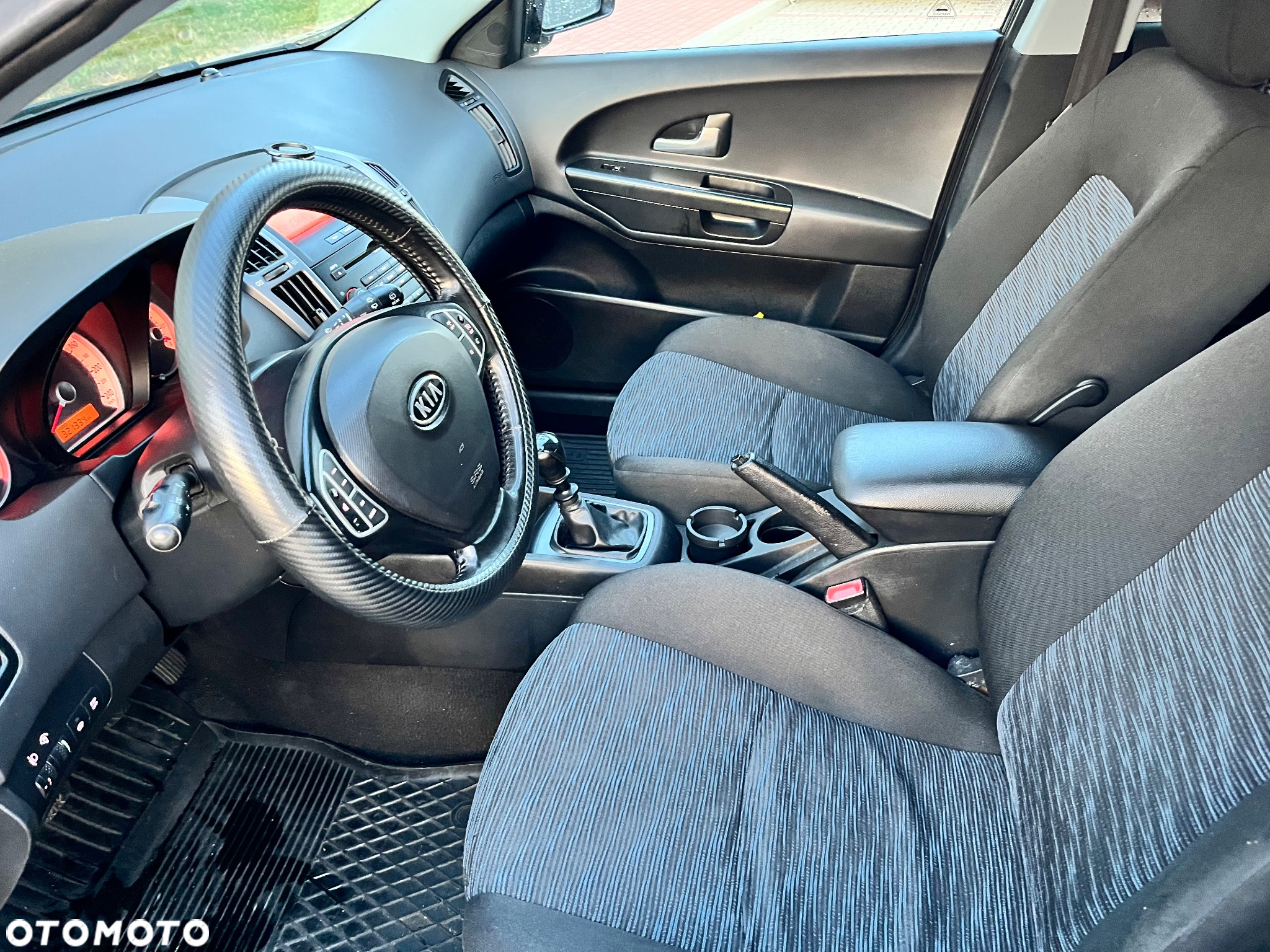 Kia Ceed - 10