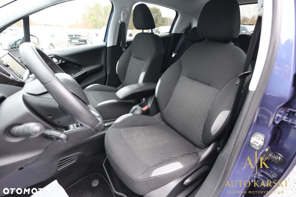 Peugeot 208 - 40