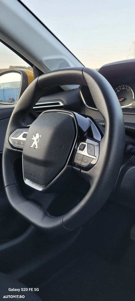 Peugeot 208 - 18