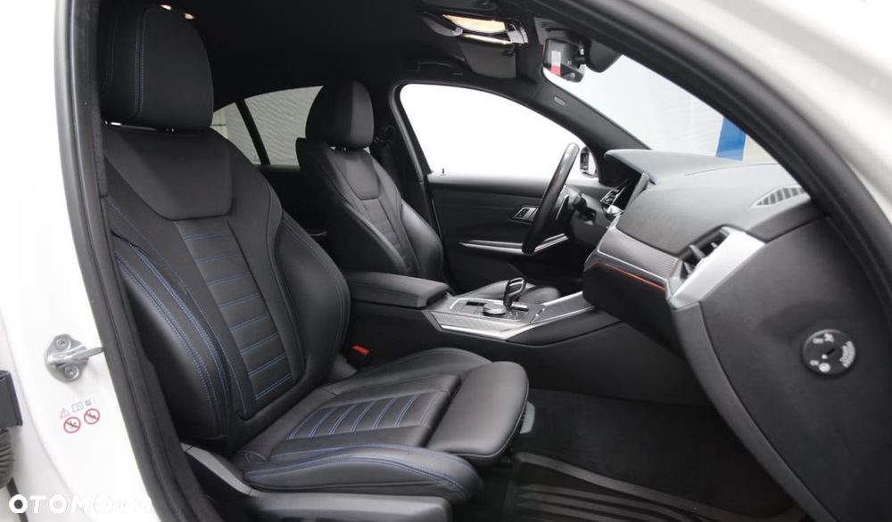 BMW Seria 3 320d xDrive Edition M Sport Shadow - 25