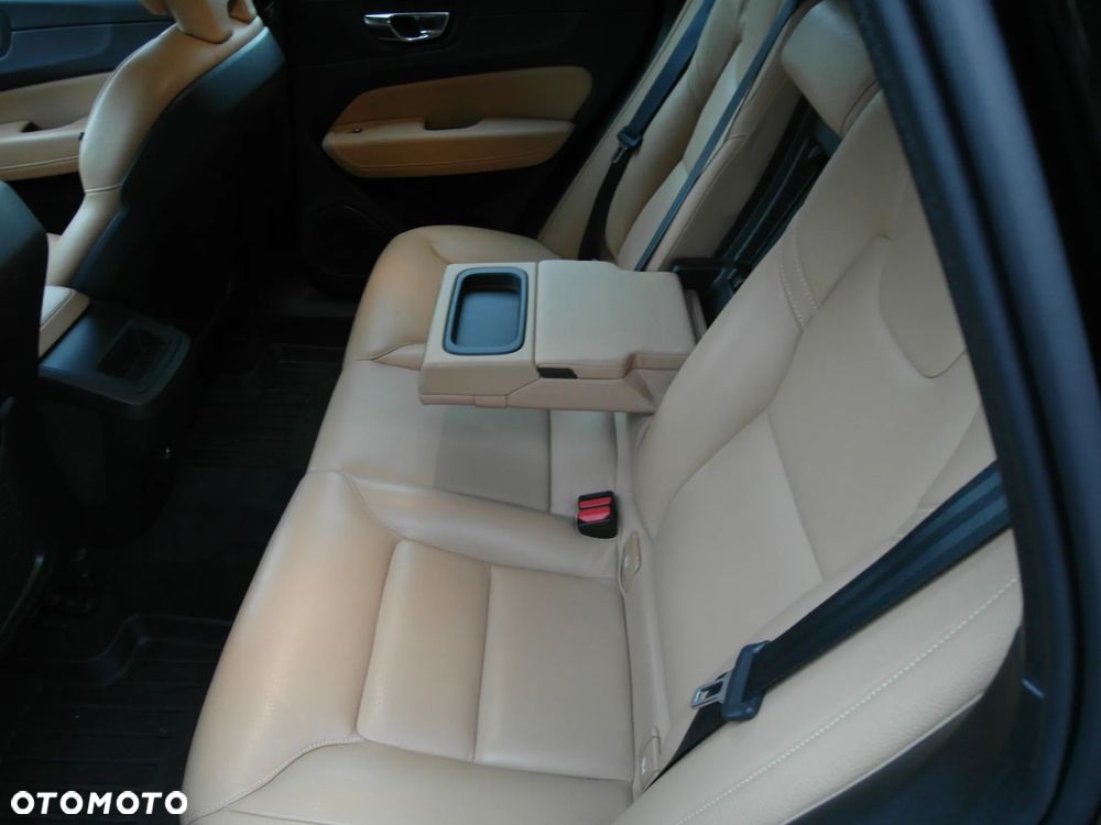 Volvo XC 60 - 25