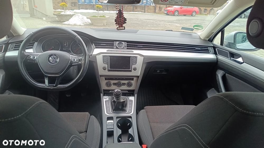 Volkswagen Passat Variant 1.6 TDI (BlueMotion Technology) Trendline - 11