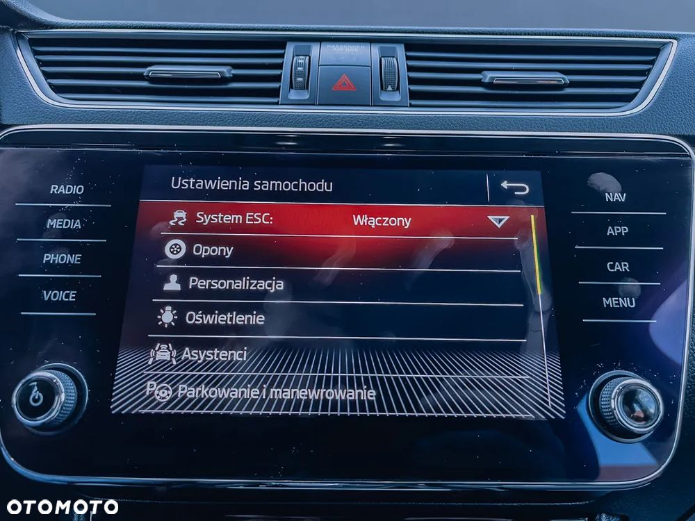 Skoda Superb Combi 2.0 TDI DSG Style - 29