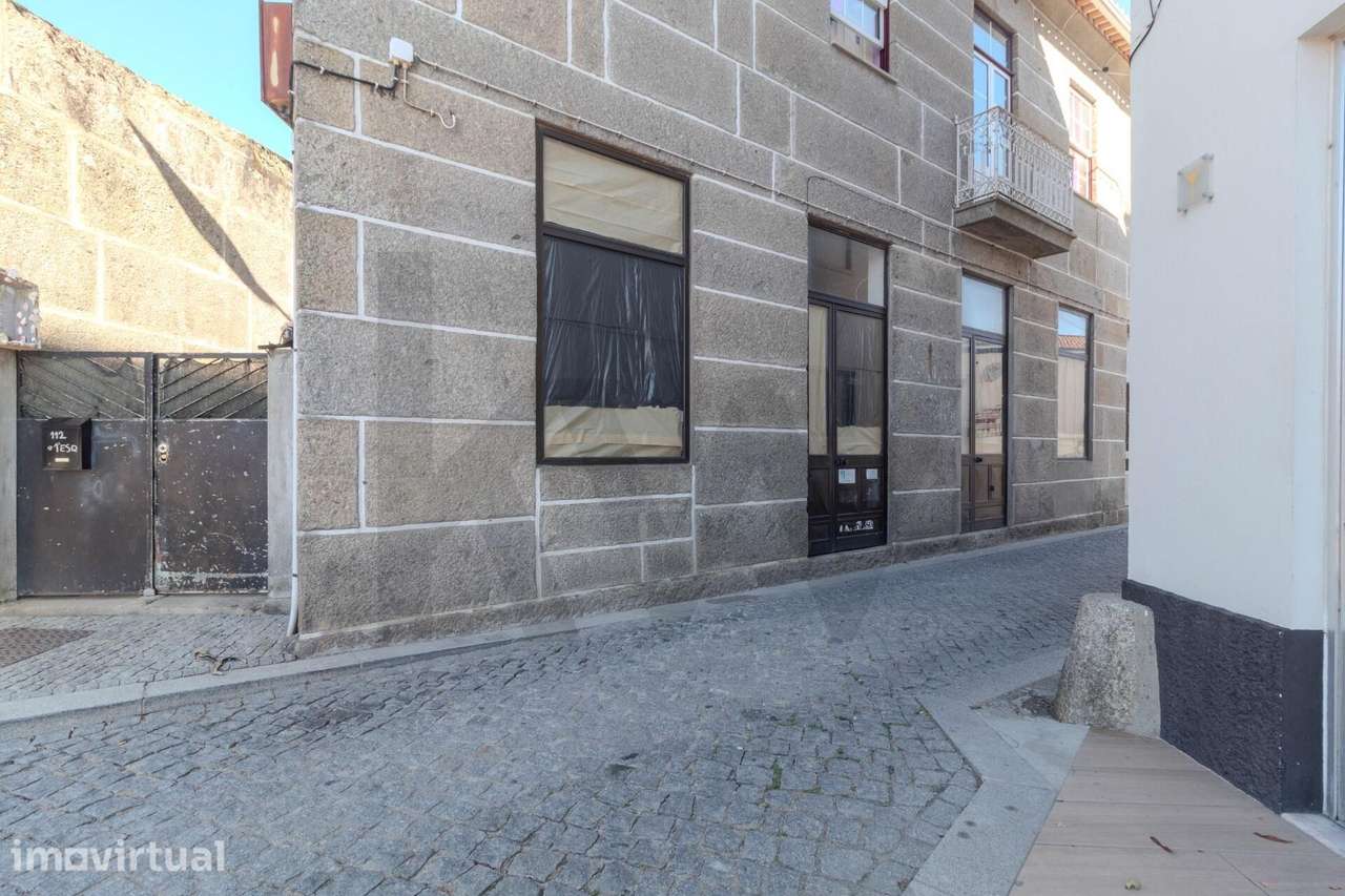 Moradia T3+2 ao centro de Sta. Marinha do Zêzere com Espaço Comercial - Grande imagem: 2/27