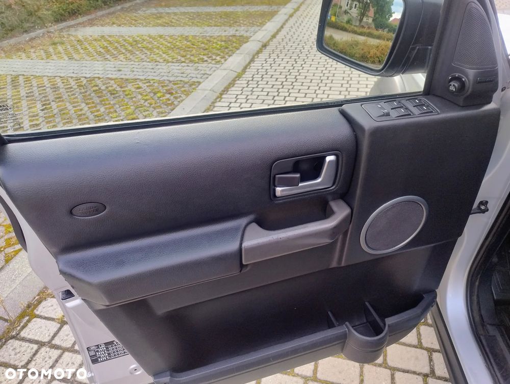 Land Rover Discovery IV 2.7D V6 HSE - 11
