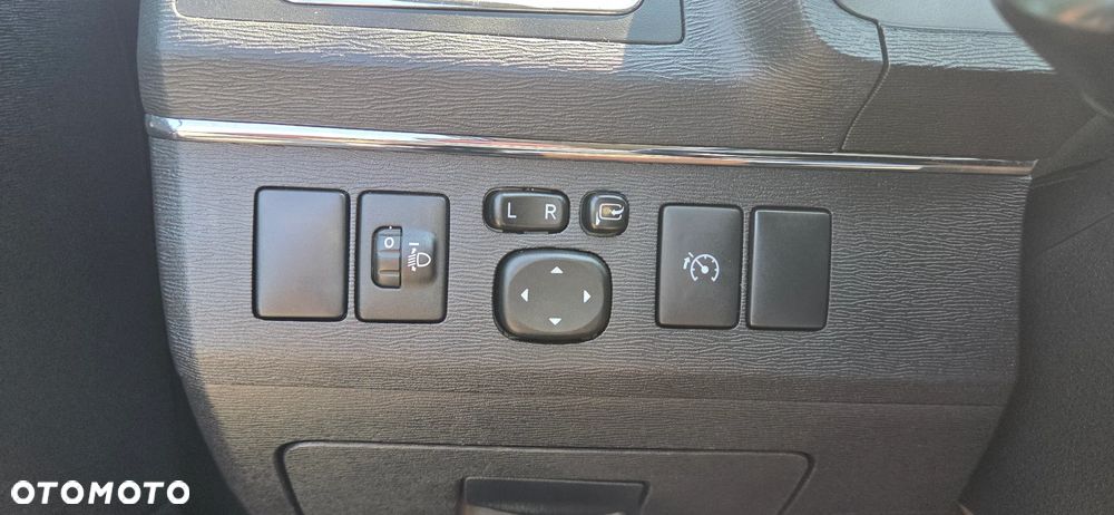 Toyota Avensis 1.8 Premium - 30