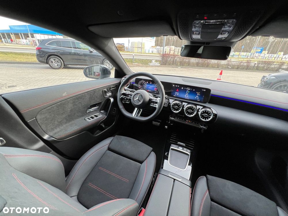 Mercedes-Benz CLA - 12