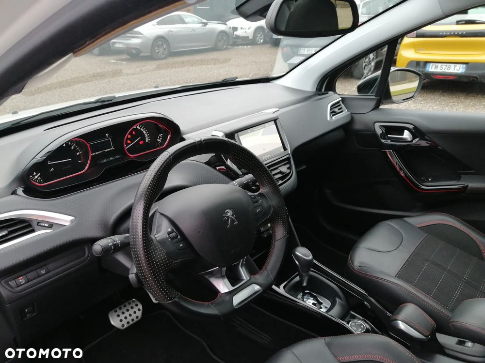 Peugeot 2008 PureTech 110 Stop&Start EAT6 GT-Line Edition - 8