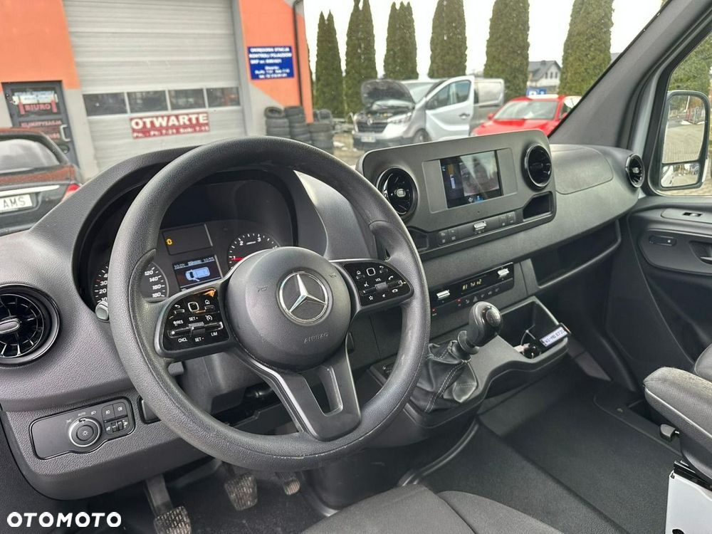 Mercedes-Benz Sprinter - 13