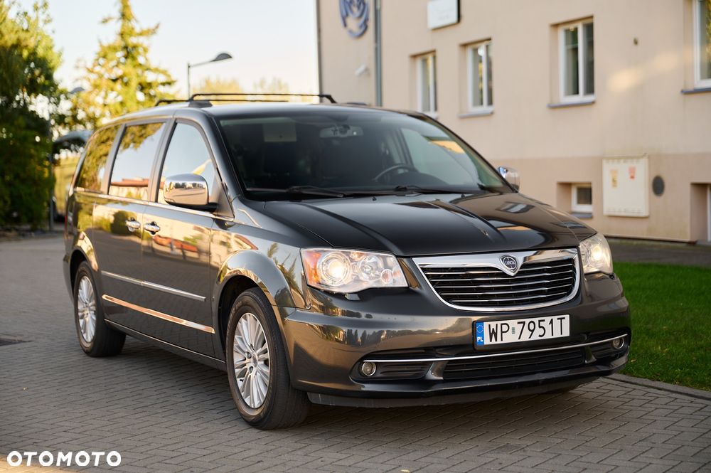 Lancia Voyager - 14