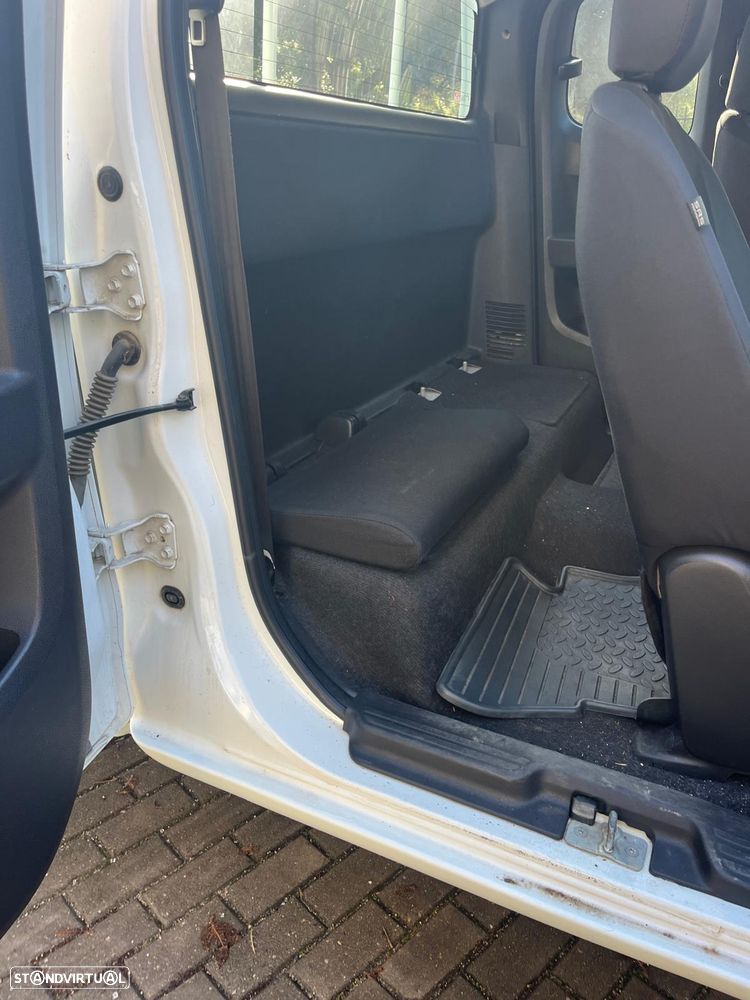 Isuzu D-Max 2.5 DTi CD 4WD LS - 13