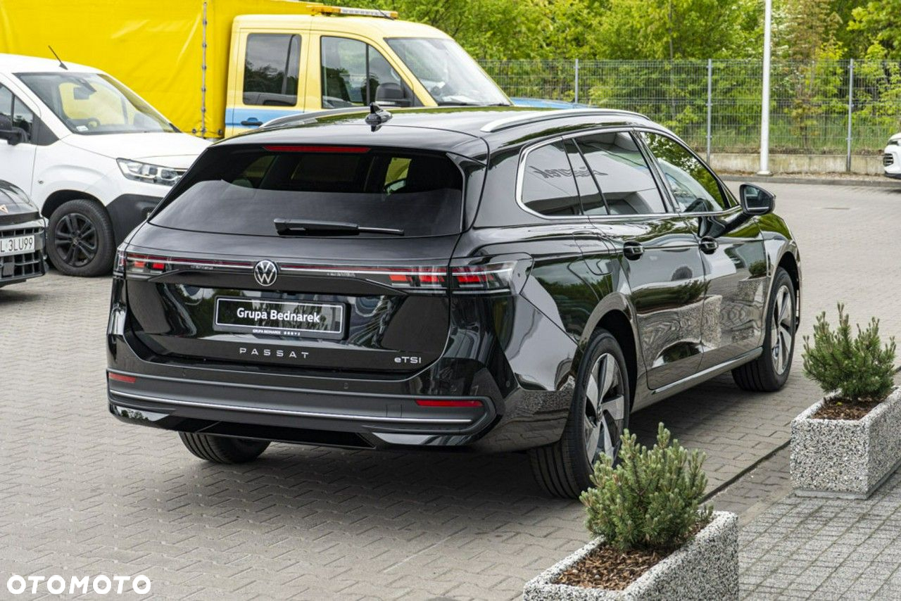 Volkswagen Passat - 11