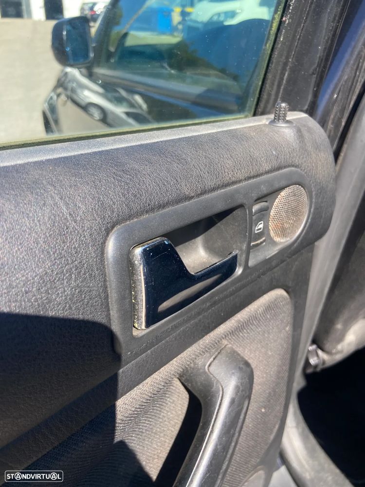 VW Golf 1.6i Highline - 11