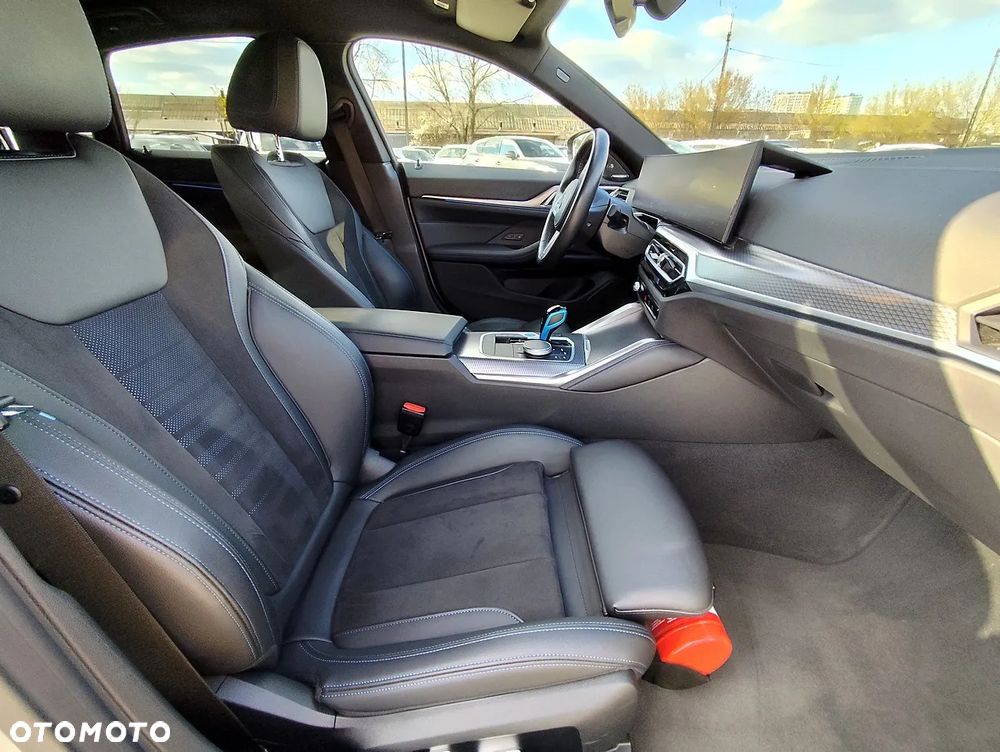 BMW i4 - 12