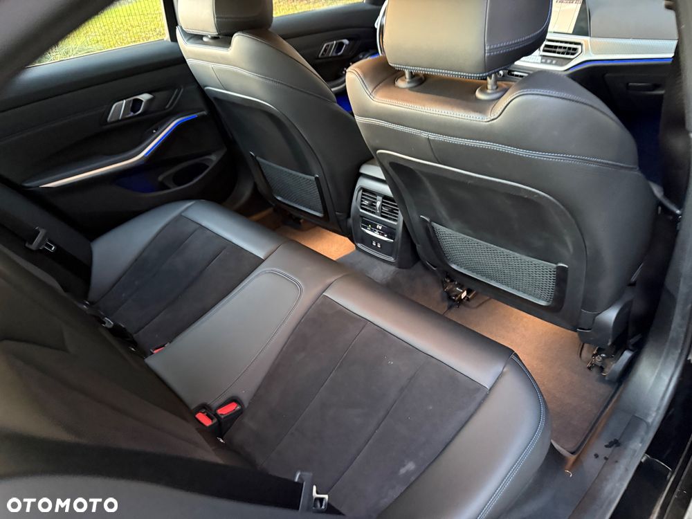 BMW Seria 3 320i M Sport Sport - 39