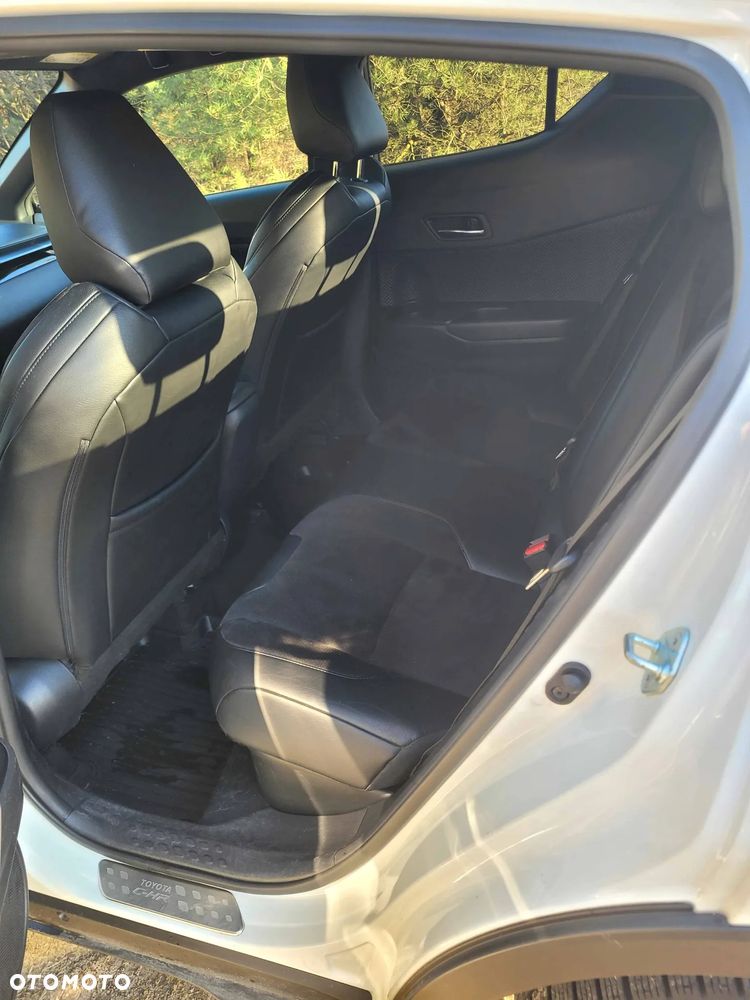 Toyota C-HR ver-2-0-hybrid-selection - 11
