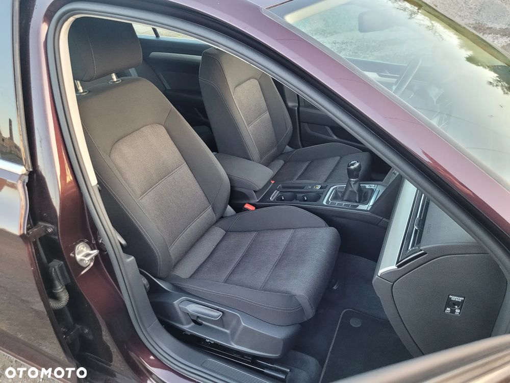 Volkswagen Passat 2.0 TDI SCR (BlueMotion Technology) Comfortline - 15