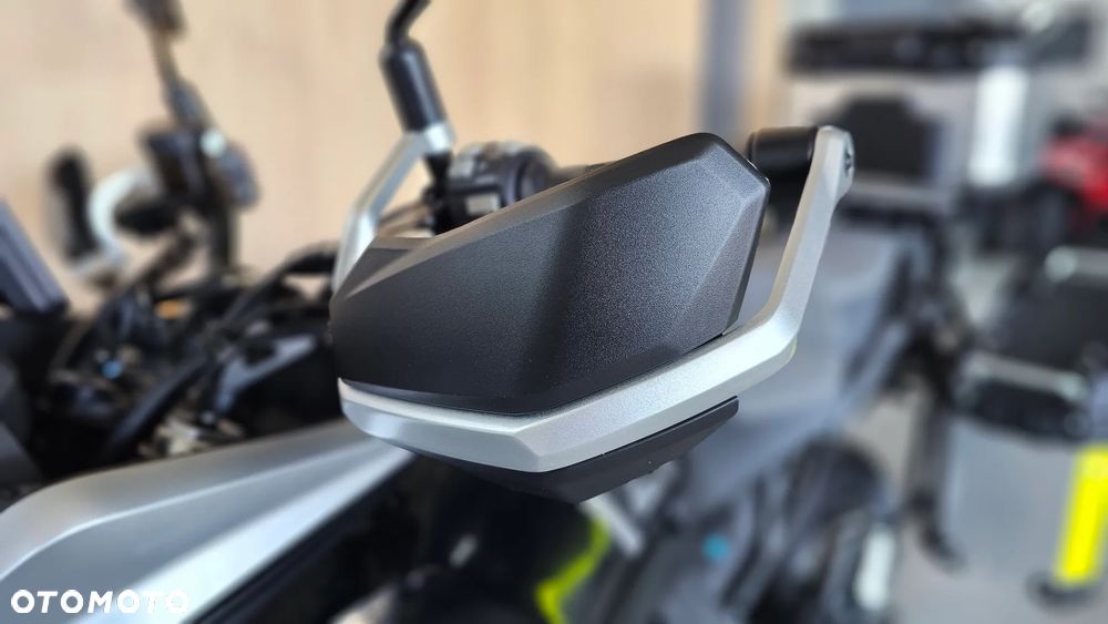 QJMOTOR SRT 600SX - 8