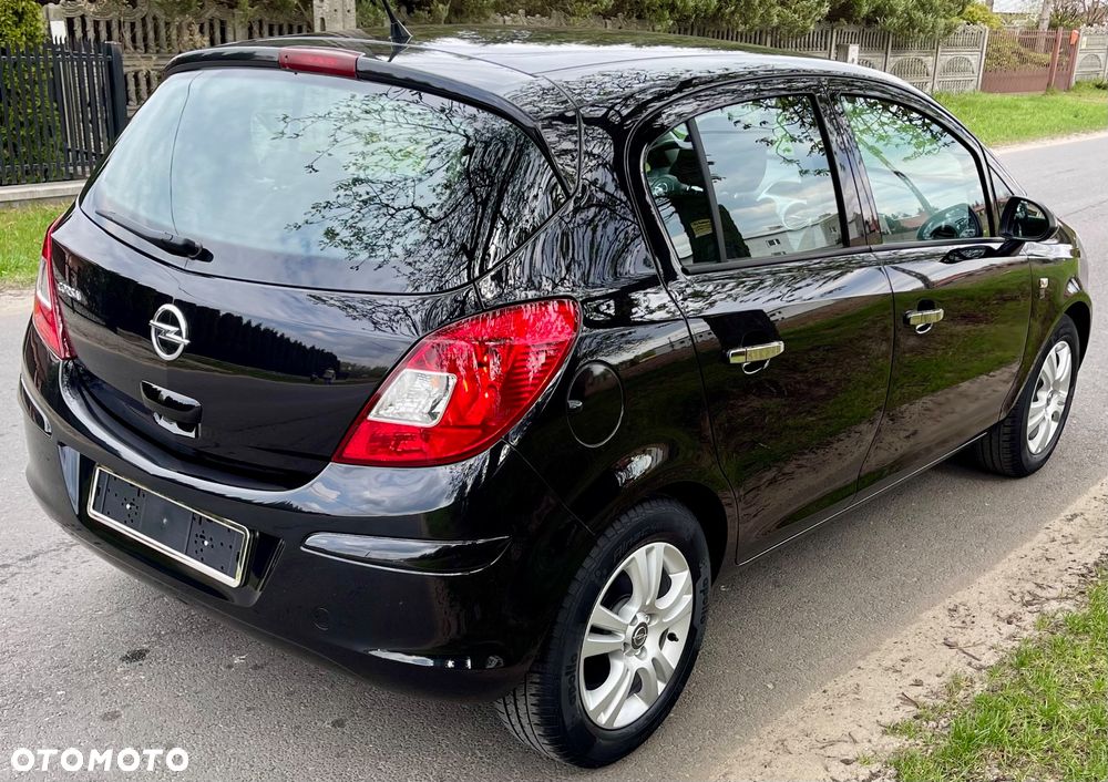 Opel Corsa 1.2 16V Cosmo - 9