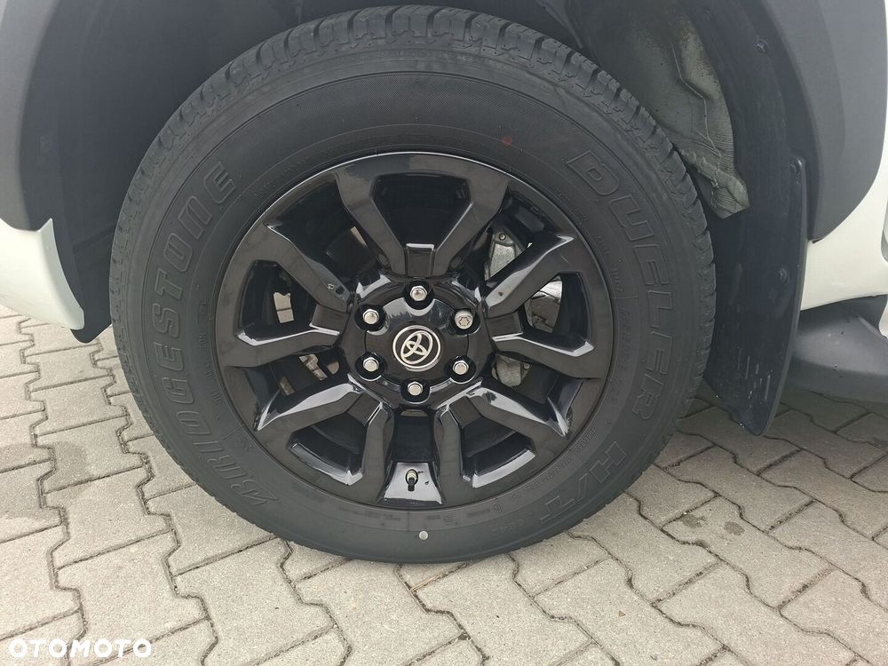 Toyota Hilux 2.8 D-4D mHEV Double Cab Invincible 4x4 - 16